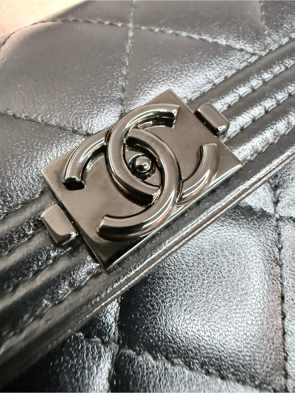 CHANEL Boy SO BLACK lambskin long wallet - Picture 10 of 11